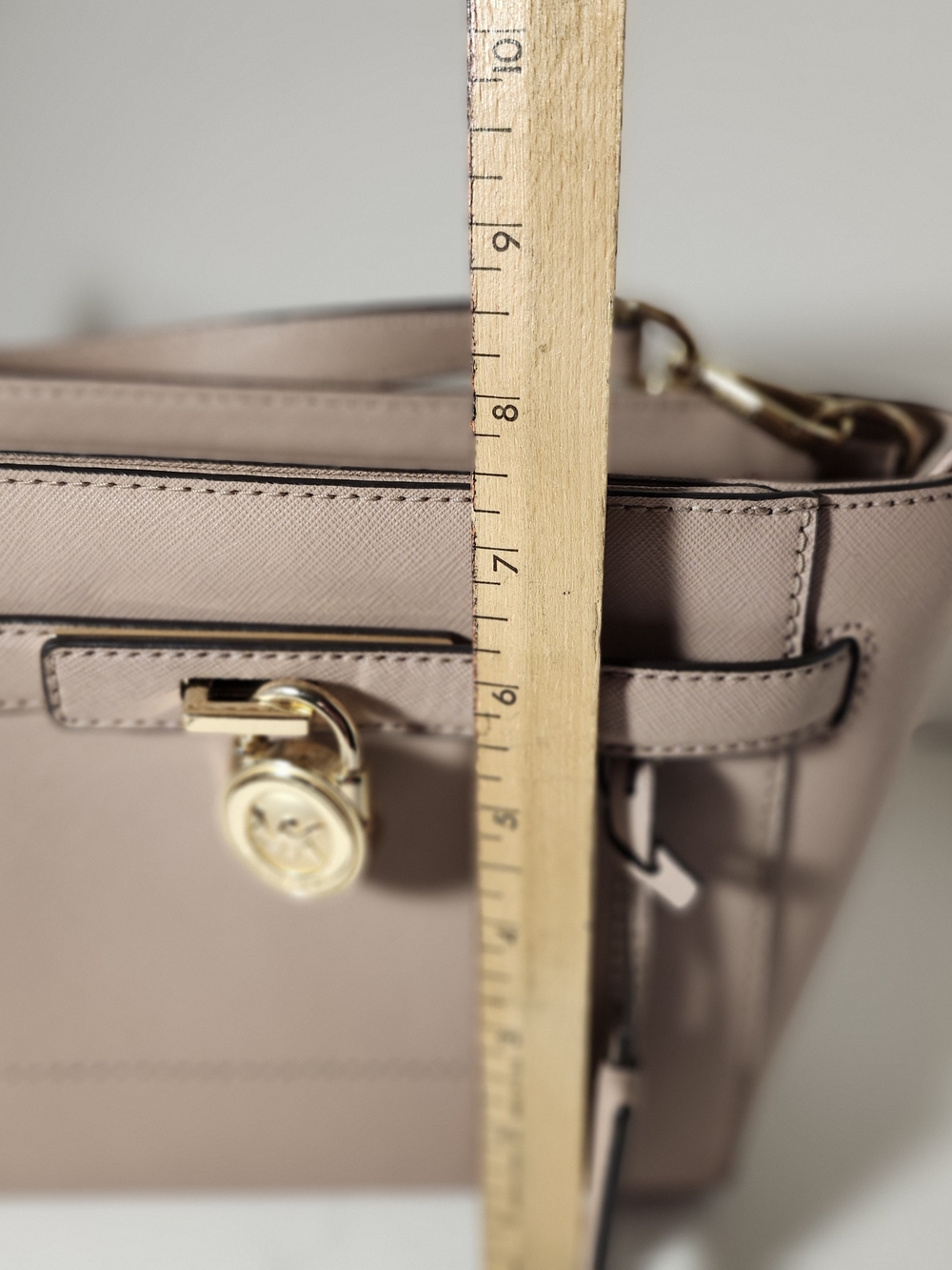 Michael Kors Women's Leather Crossbody Bag in Taupe/ Pastel Pink Hamilton - Picture 16 of 16